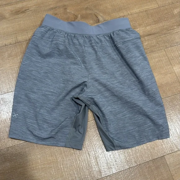 Lululemon T.H.E. Short *Linerless 9" Heather Allover Sea Salt Light Cast Small - Picture 4 of 12